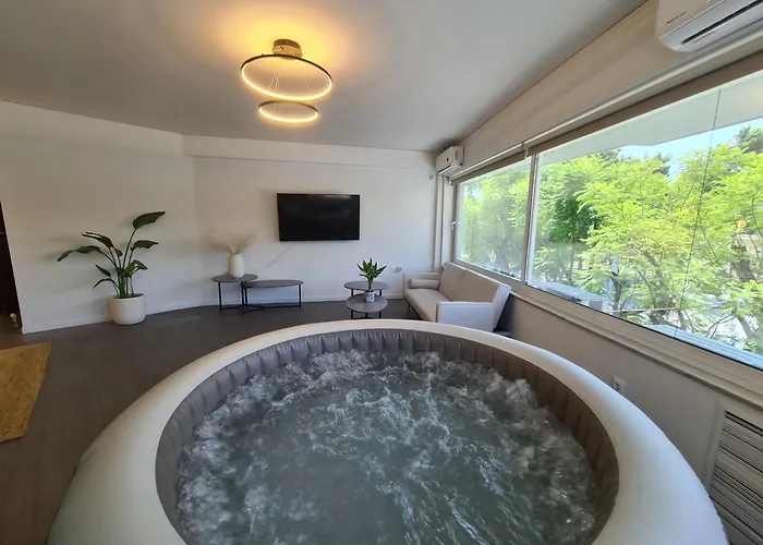 Sunny Home Private Jacuzzi Hydromassage, Underground Parking, 300M Metro Peristeri